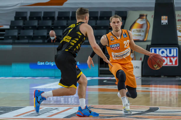 他用精准的 他用精准的